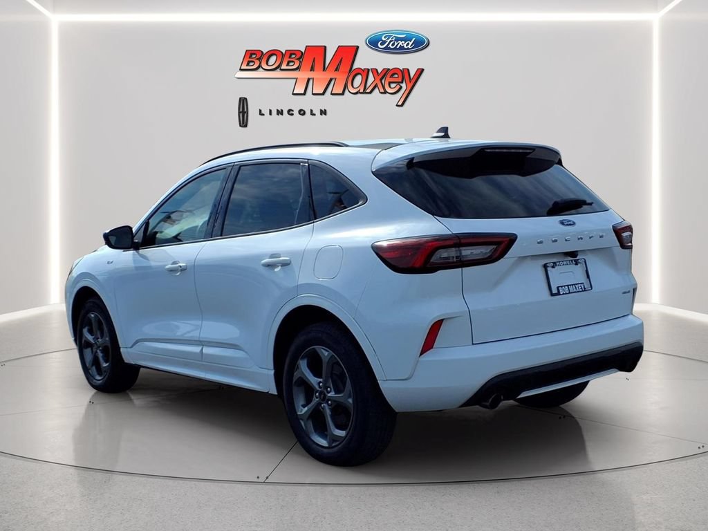Certified 2023 Ford Escape ST-Line AWD/4WD image 7