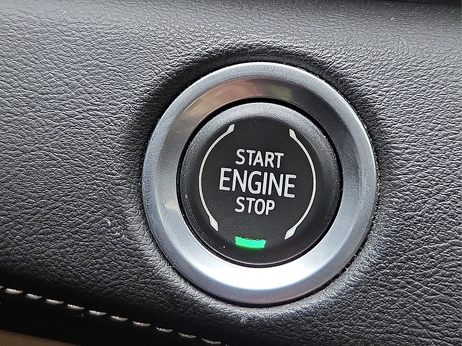 Used 2021 Cadillac Escalade Premium Luxury w/ Driver Assist Tech Package AWD/4WD image 19