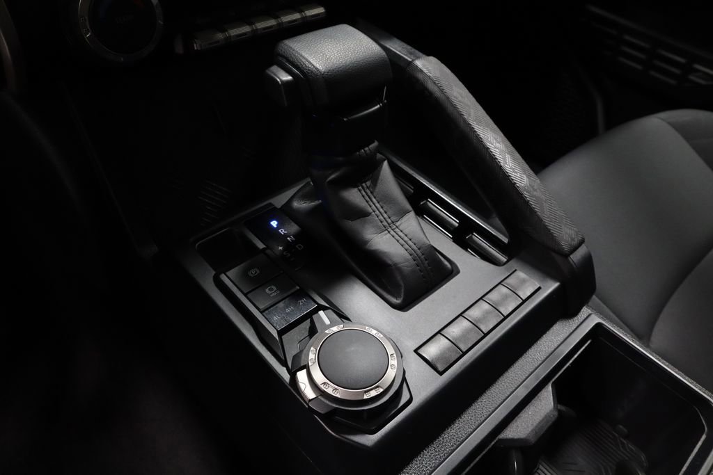 Used 2024 Toyota Tacoma SR AWD/4WD image 33