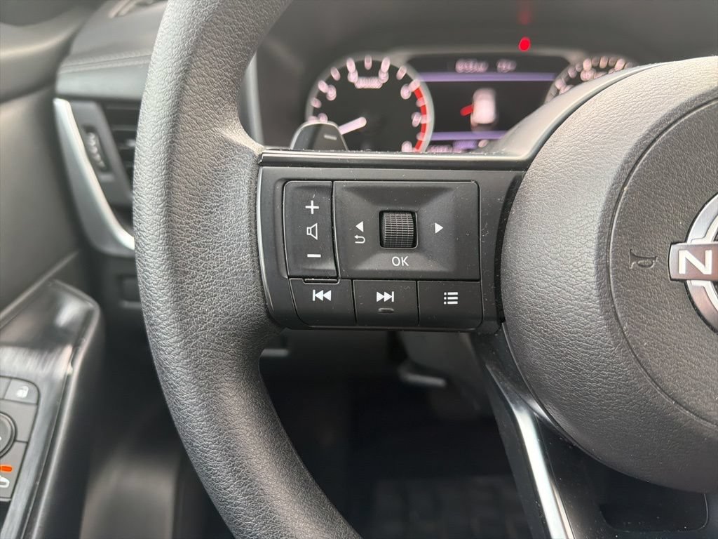 Used 2024 Nissan Rogue S FWD image 27