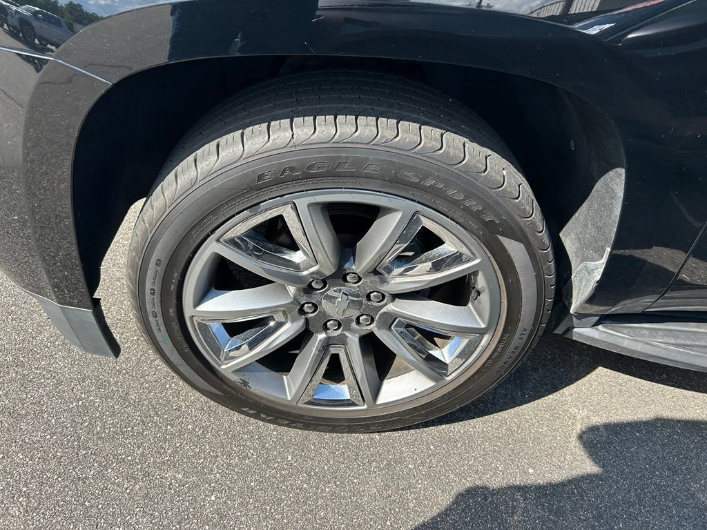 Used 2017 Chevrolet Suburban LT RWD image 5
