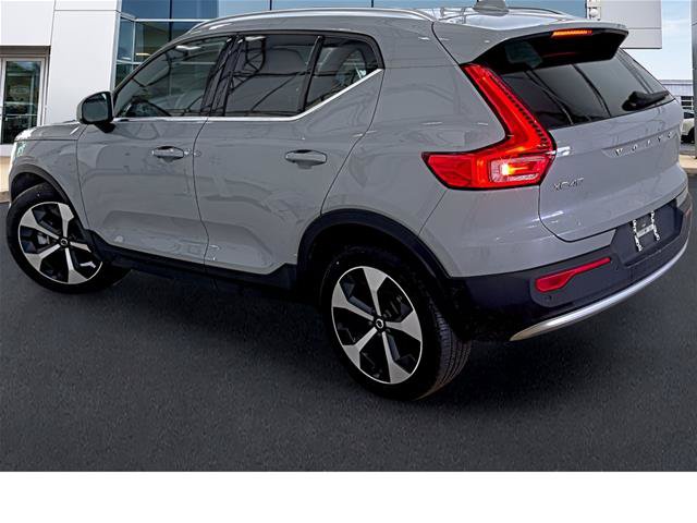 Used 2025 Volvo XC40 B5 Plus AWD/4WD image 2