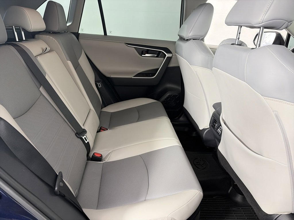 Used 2020 Toyota RAV4 Limited image 29