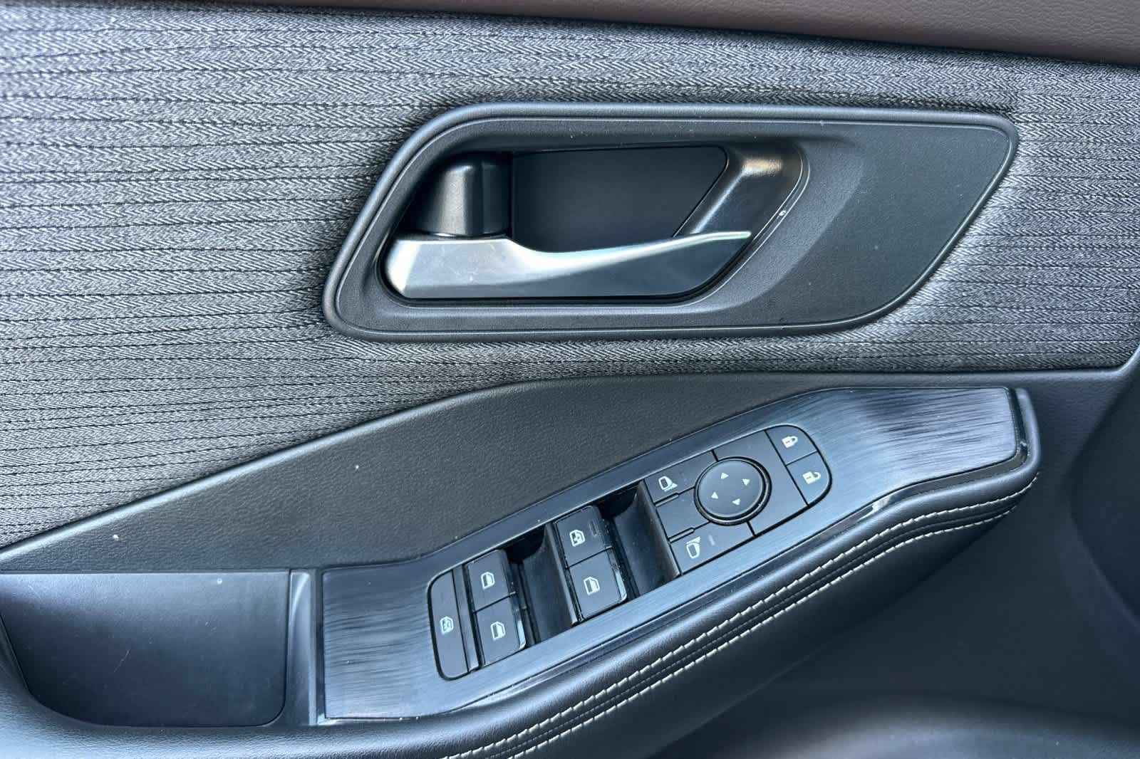 Used 2021 Nissan Rogue SV FWD image 13