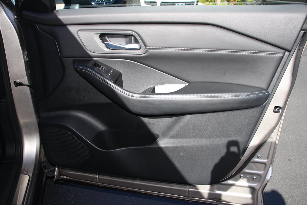 Used 2024 Nissan Rogue SL AWD/4WD image 27