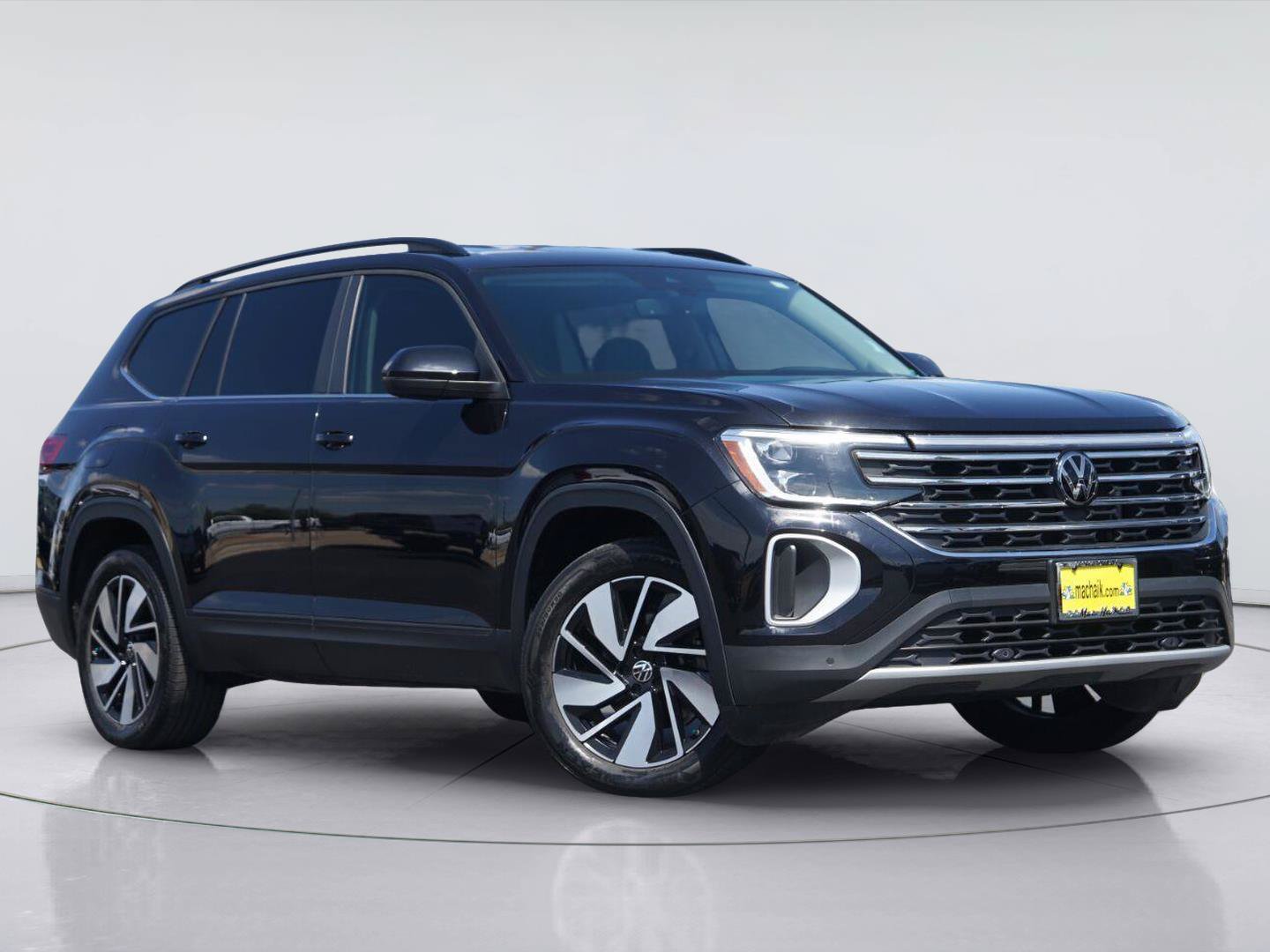 Used 2024 Volkswagen Atlas SE FWD image 2