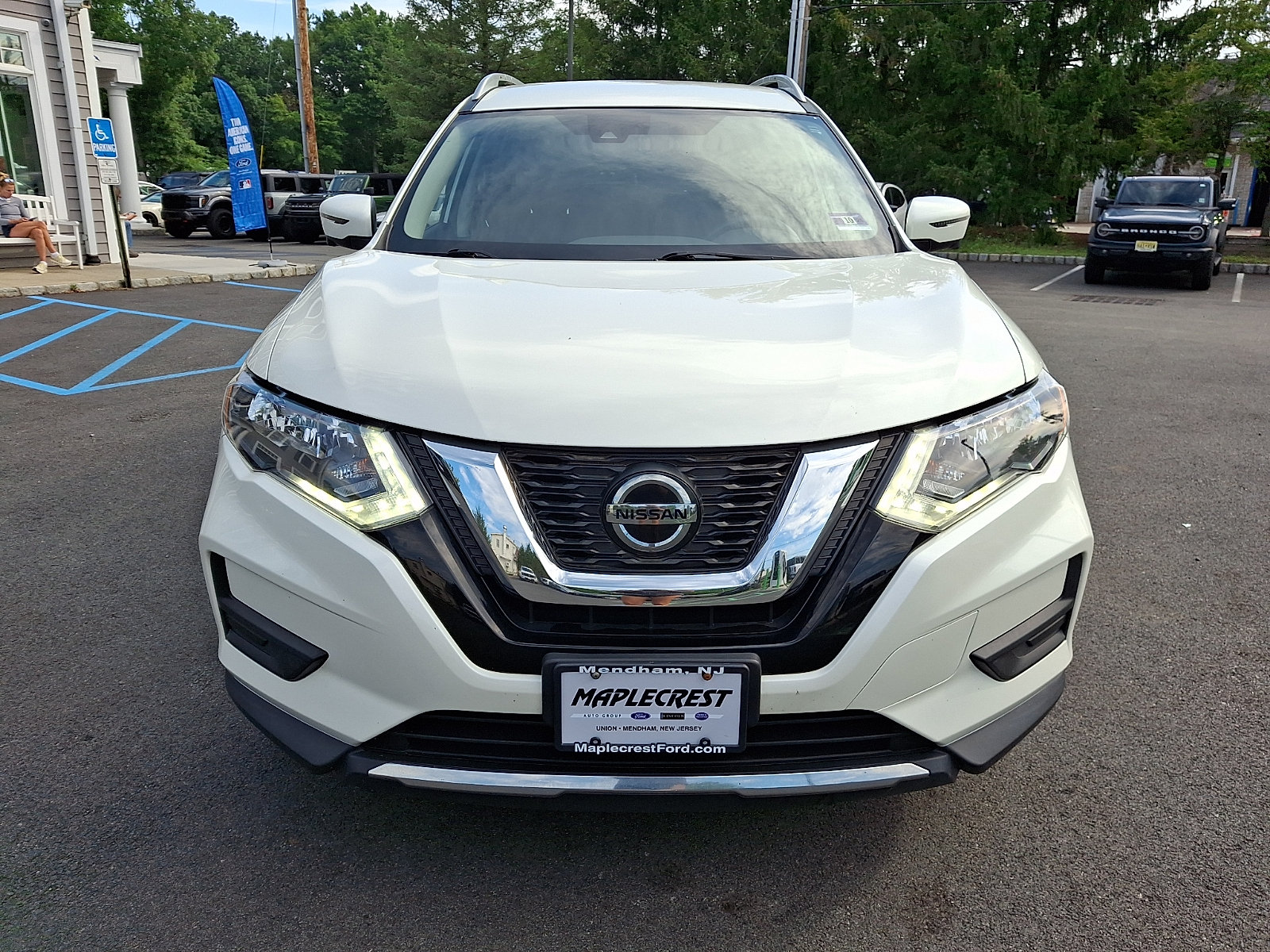 Used 2019 Nissan Rogue SV w/ Premium Package AWD/4WD image 2