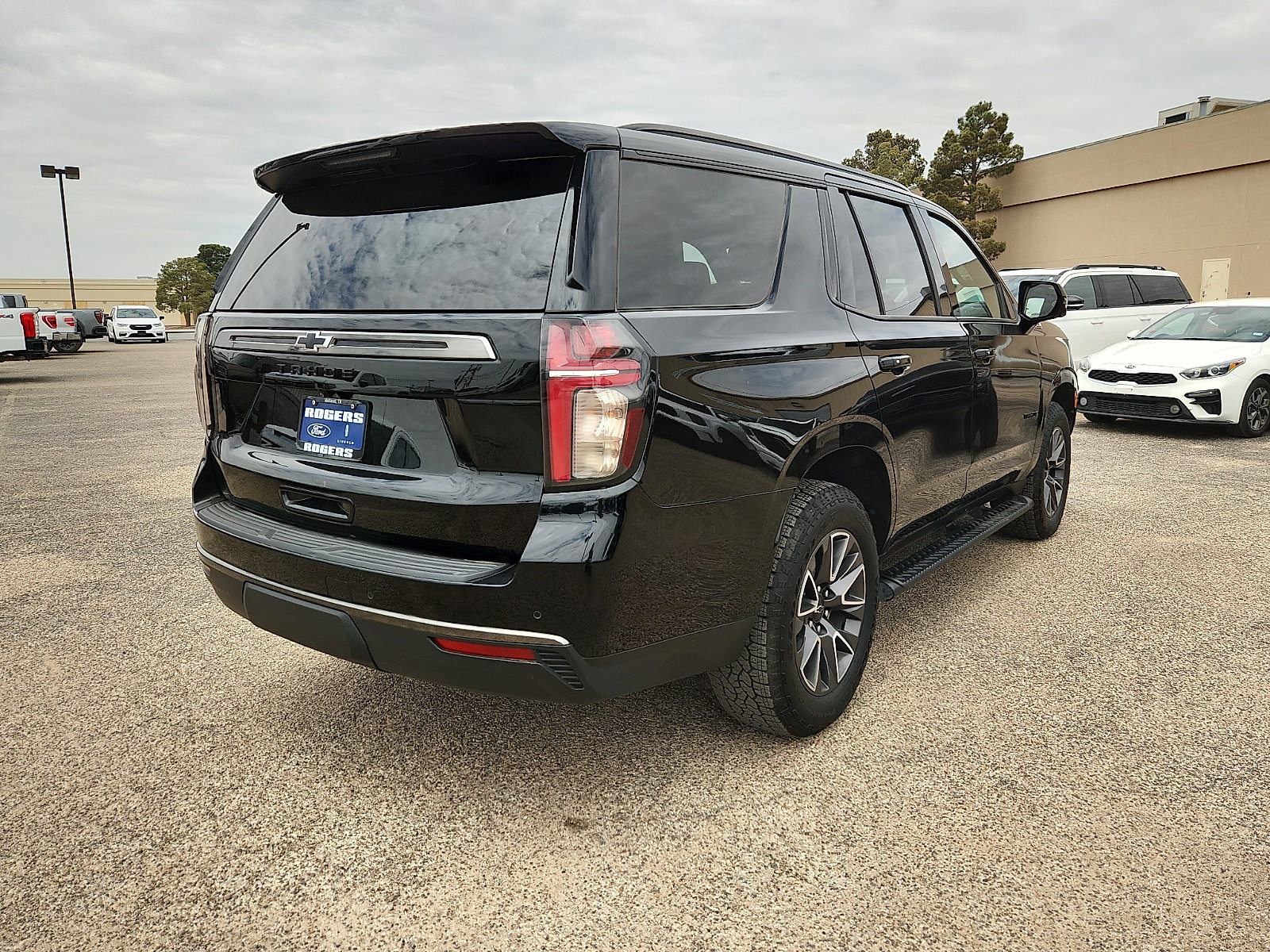 Used 2022 Chevrolet Tahoe Z71 w/ Luxury Package AWD/4WD image 7