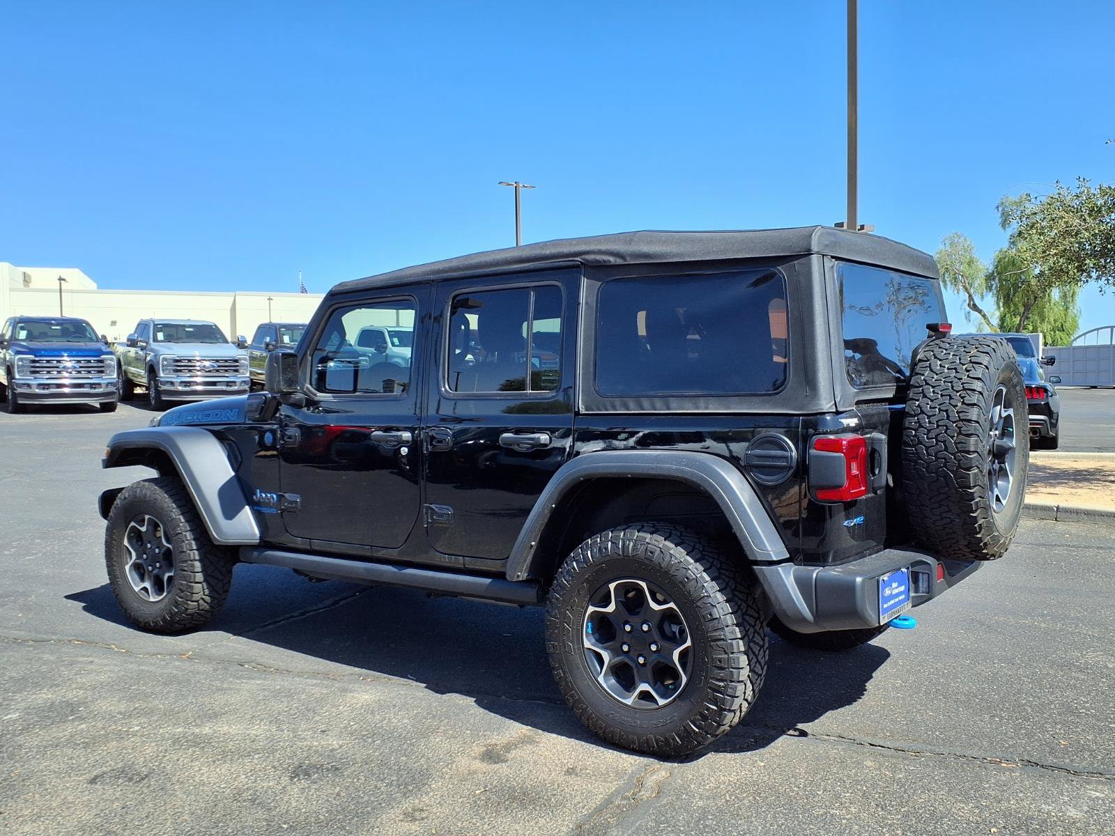 Used 2022 Jeep Wrangler Unlimited Rubicon 4xe AWD/4WD image 4