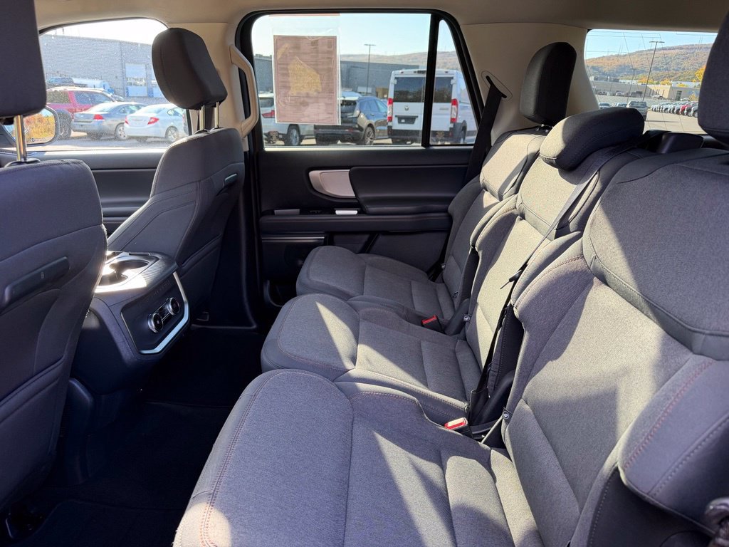 Certified 2025 Ford Expedition Active AWD/4WD image 5