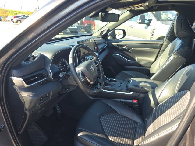 Used 2023 Toyota Highlander XSE FWD image 10