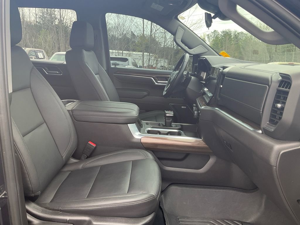 Used 2024 Chevrolet Silverado 1500 LT Trail Boss w/ Convenience Package II image 12