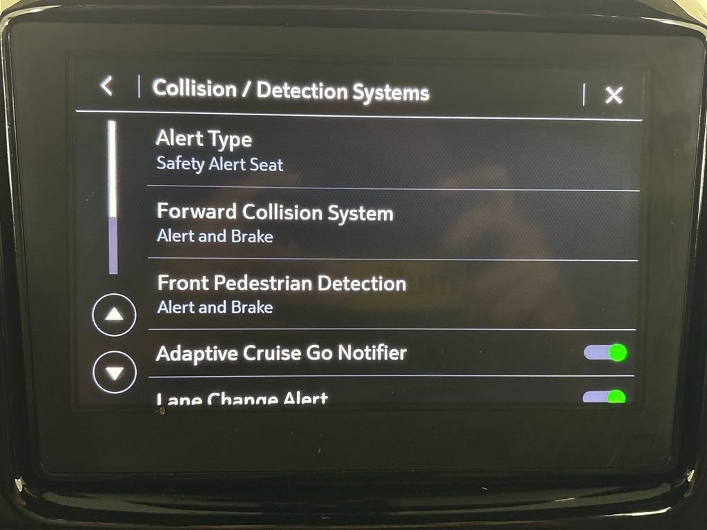 Used 2023 Chevrolet Traverse High Country FWD image 27