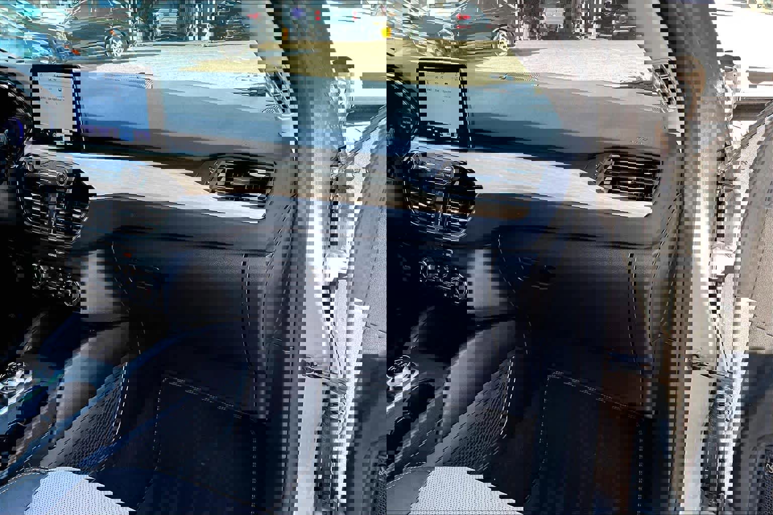 Certified 2022 Ford Escape Titanium w/ Titanium Elite Package image 21