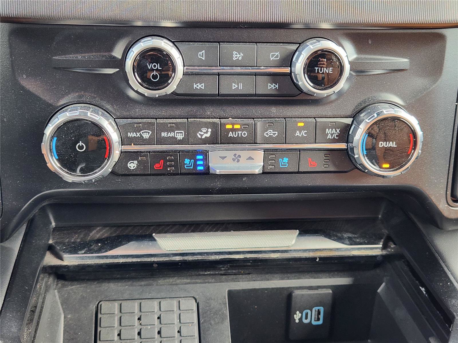 Certified 2024 Ford F350 Platinum AWD/4WD image 27