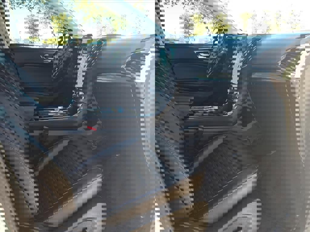 Certified 2024 Ford Edge SEL w/ Convenience Package image 10