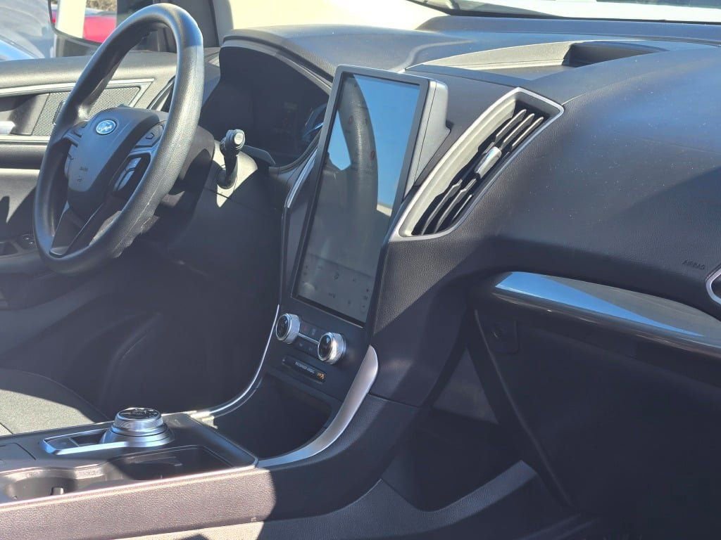 Certified 2024 Ford Edge SE w/ Black Appearance Package image 10