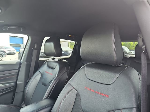 Used 2025 Jeep Compass Trailhawk AWD/4WD image 15