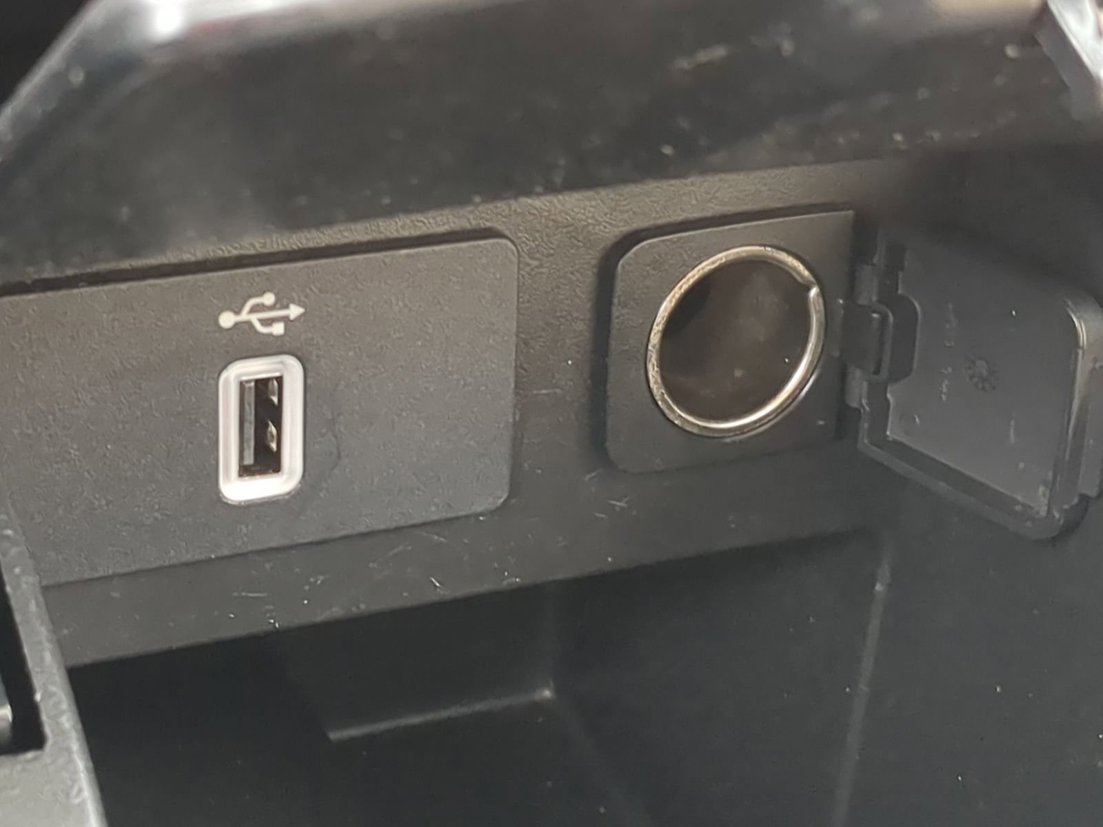 Certified 2017 Ford Explorer XLT w/ Equipment Group 202A image 39