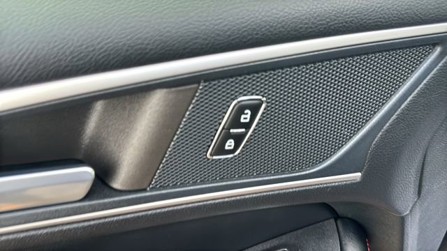 Certified 2023 Ford Edge ST-Line image 10