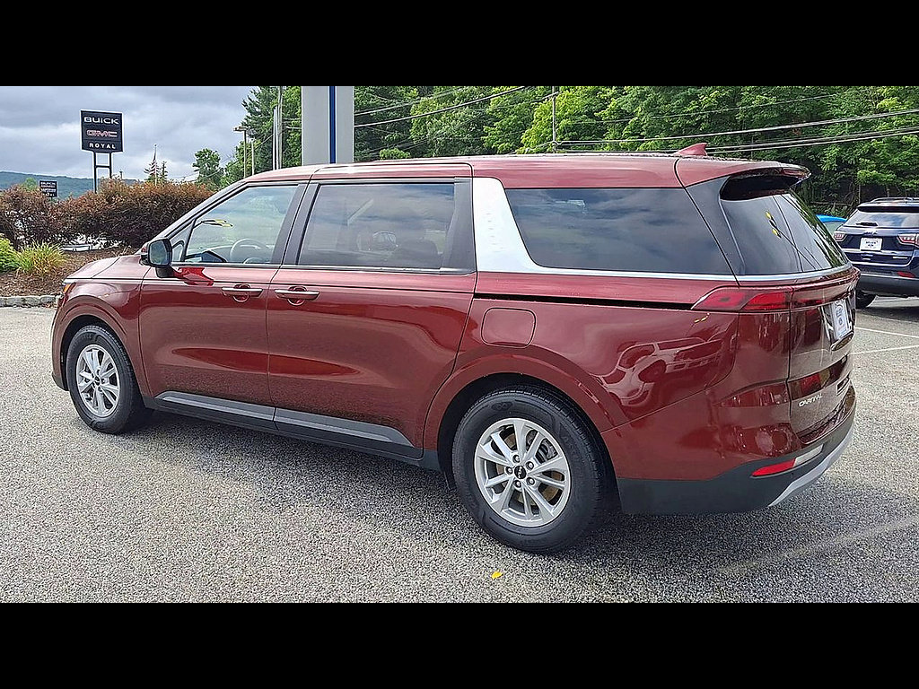 Used 2024 Kia Carnival LX FWD image 6
