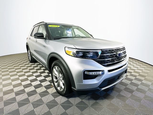 Certified 2024 Ford Explorer XLT w/ Equipment Group 202A AWD/4WD image 4