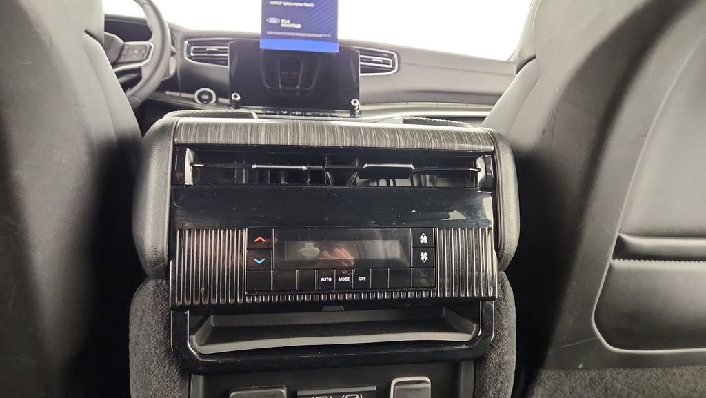 Used 2024 Jeep Wagoneer L Series II w/ Flexible Seating Group image 22