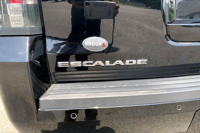 Used 2020 Cadillac Escalade Luxury w/ Escalade Sport Edition AWD/4WD image 33