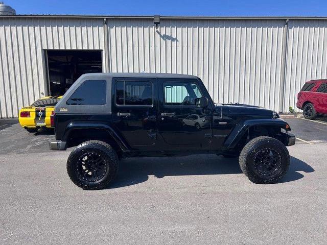 Used 2017 Jeep Wrangler Unlimited Sahara image 2
