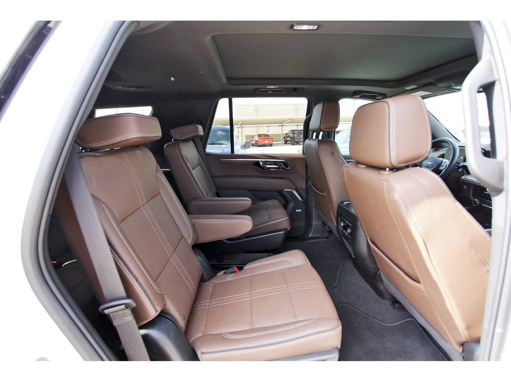 Used 2025 Chevrolet Tahoe High Country w/ Sun And Tow Package RWD image 10