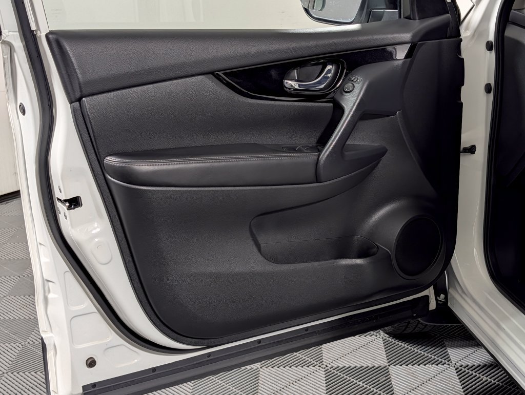 Used 2021 Nissan Rogue Sport SV FWD image 25