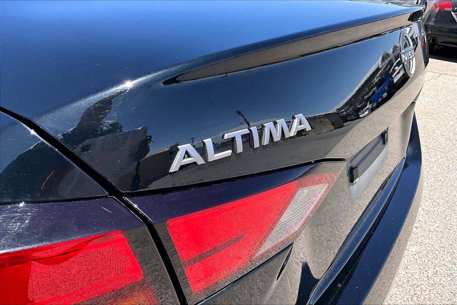 Used 2024 Nissan Altima 2.5 SV FWD image 30