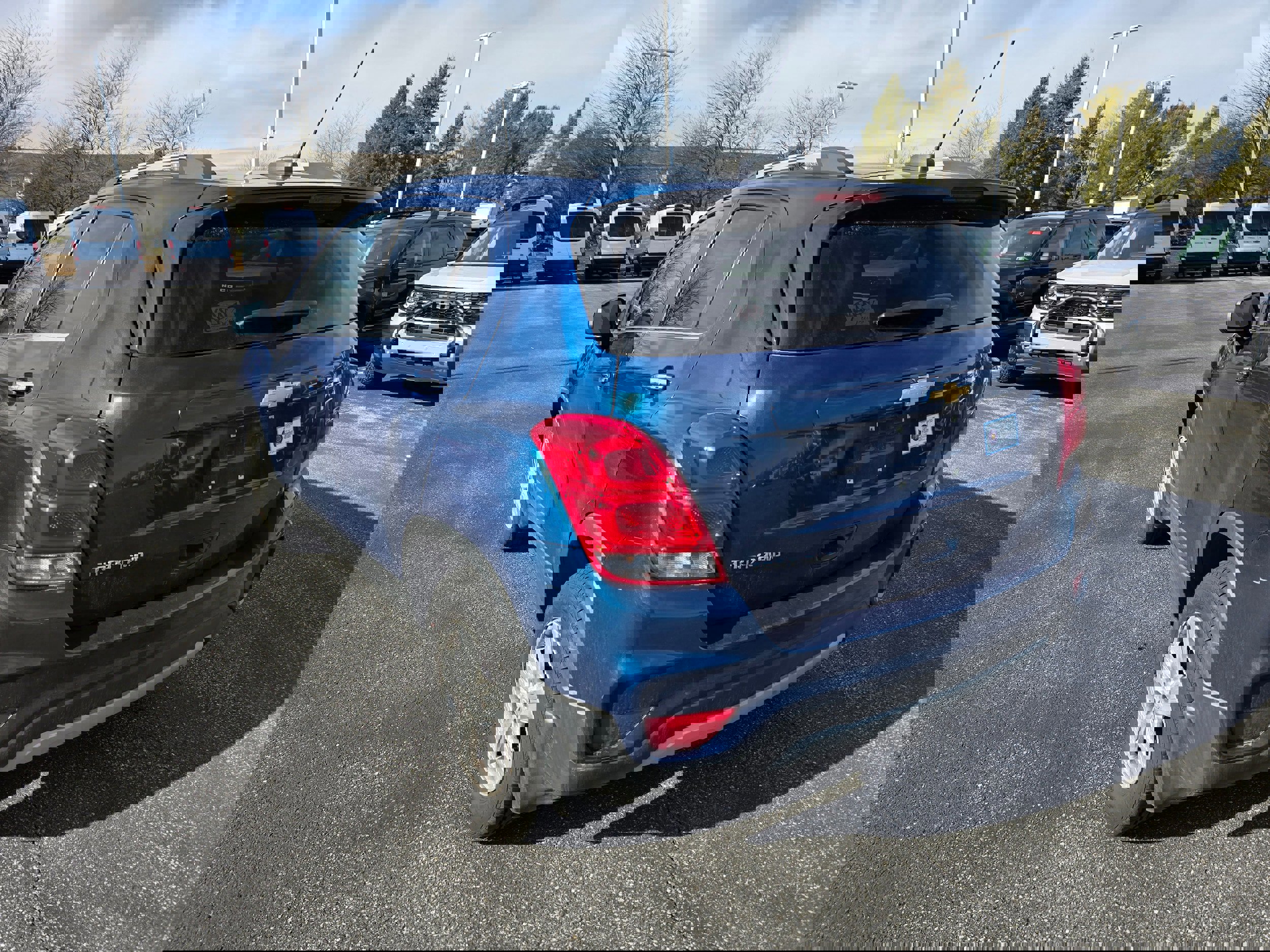 Used 2019 Chevrolet Trax LT w/ LT Convenience Package image 4