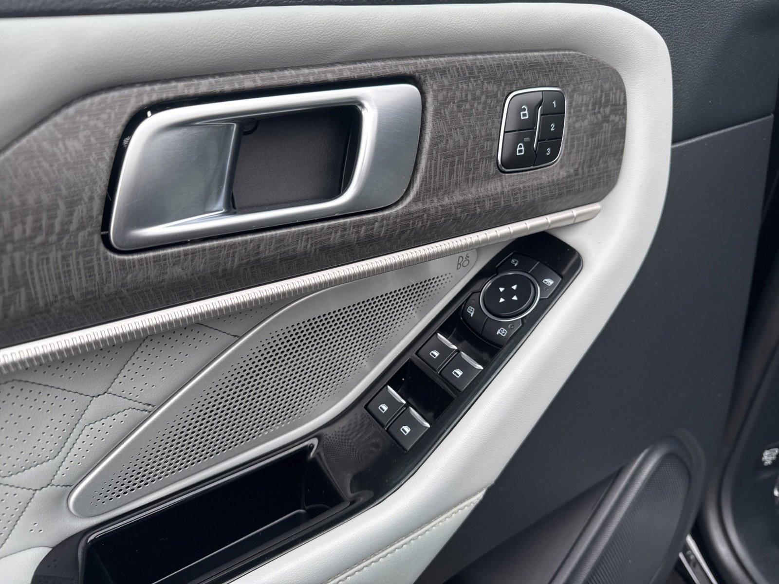 Certified 2025 Ford Explorer Platinum w/ LUX Leather Package image 46