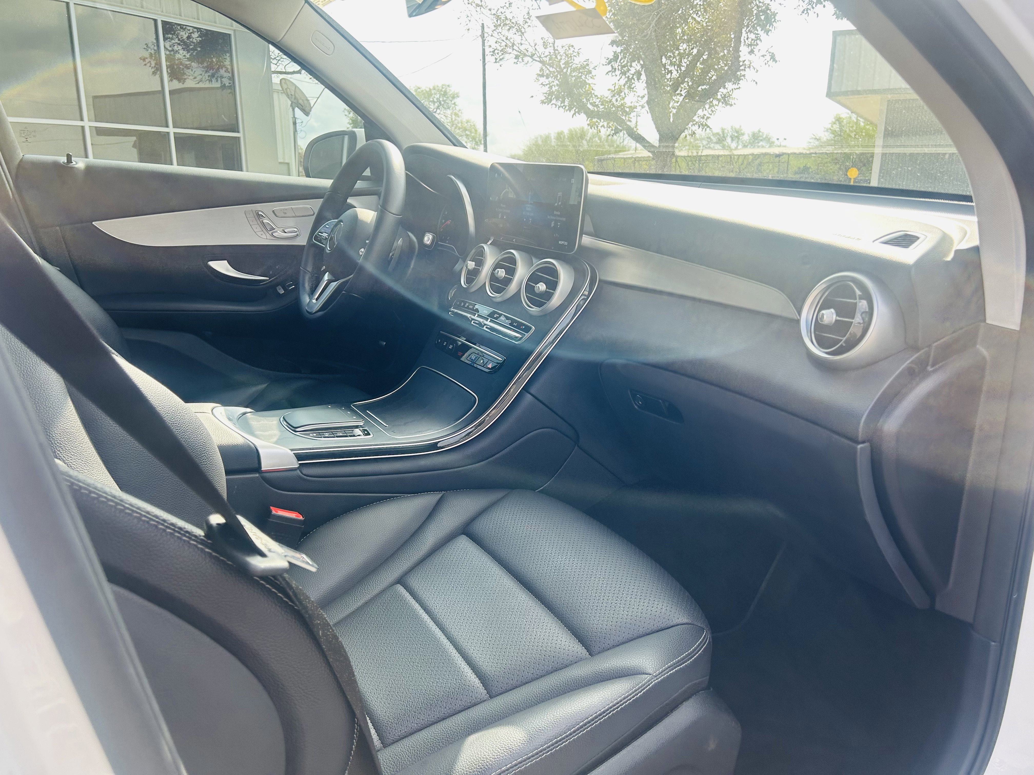 Used 2021 Mercedes-Benz GLC 300 image 11