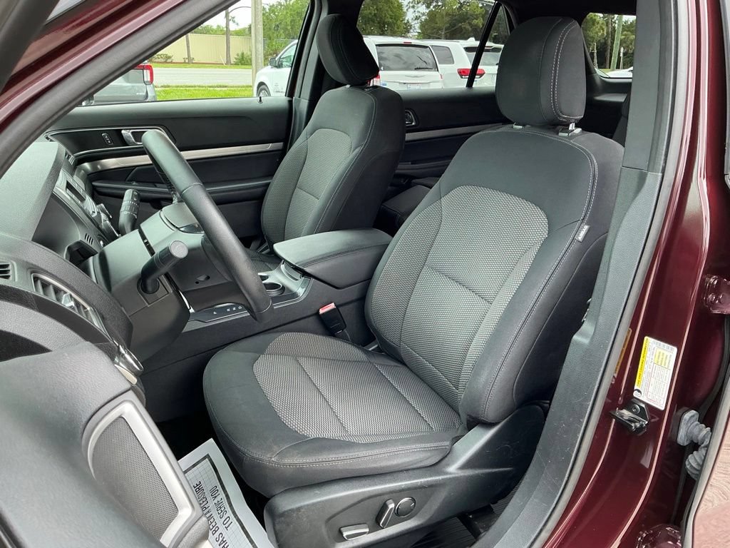 Certified 2018 Ford Explorer XLT FWD image 43
