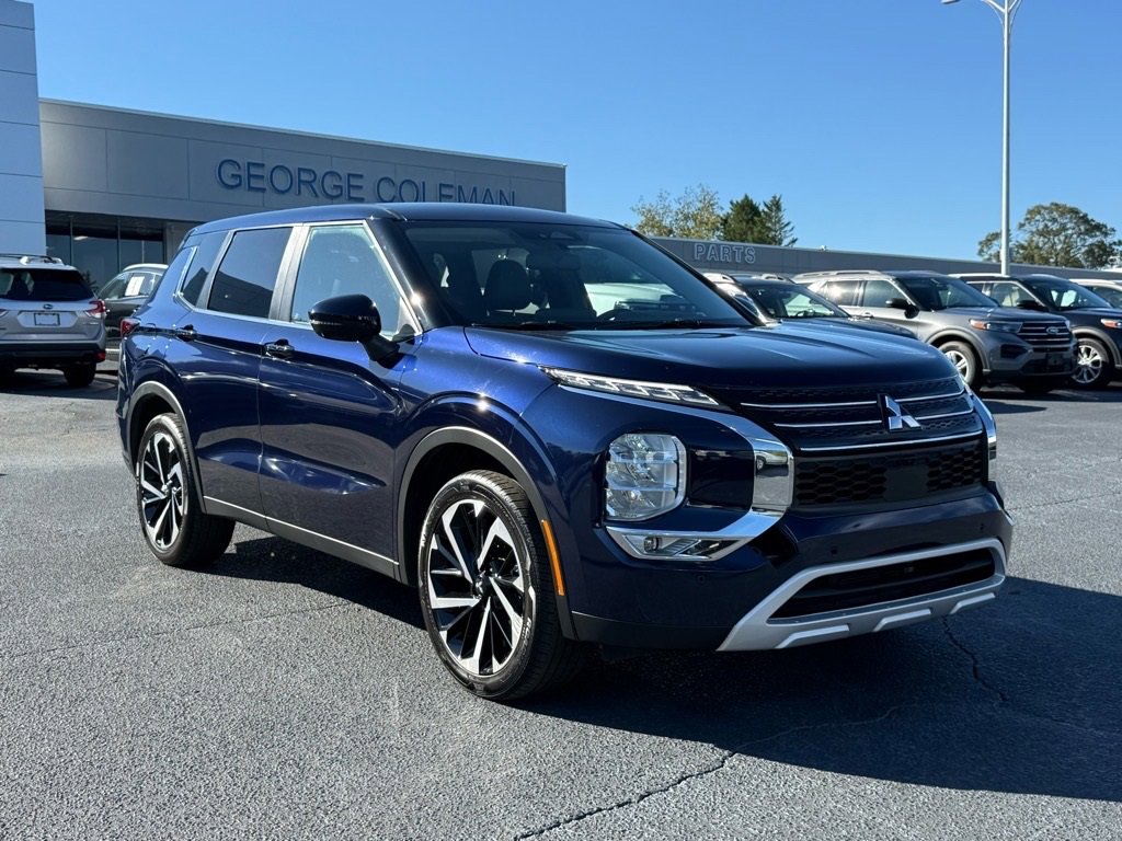 Used 2024 Mitsubishi Outlander SE Black Edition image 2