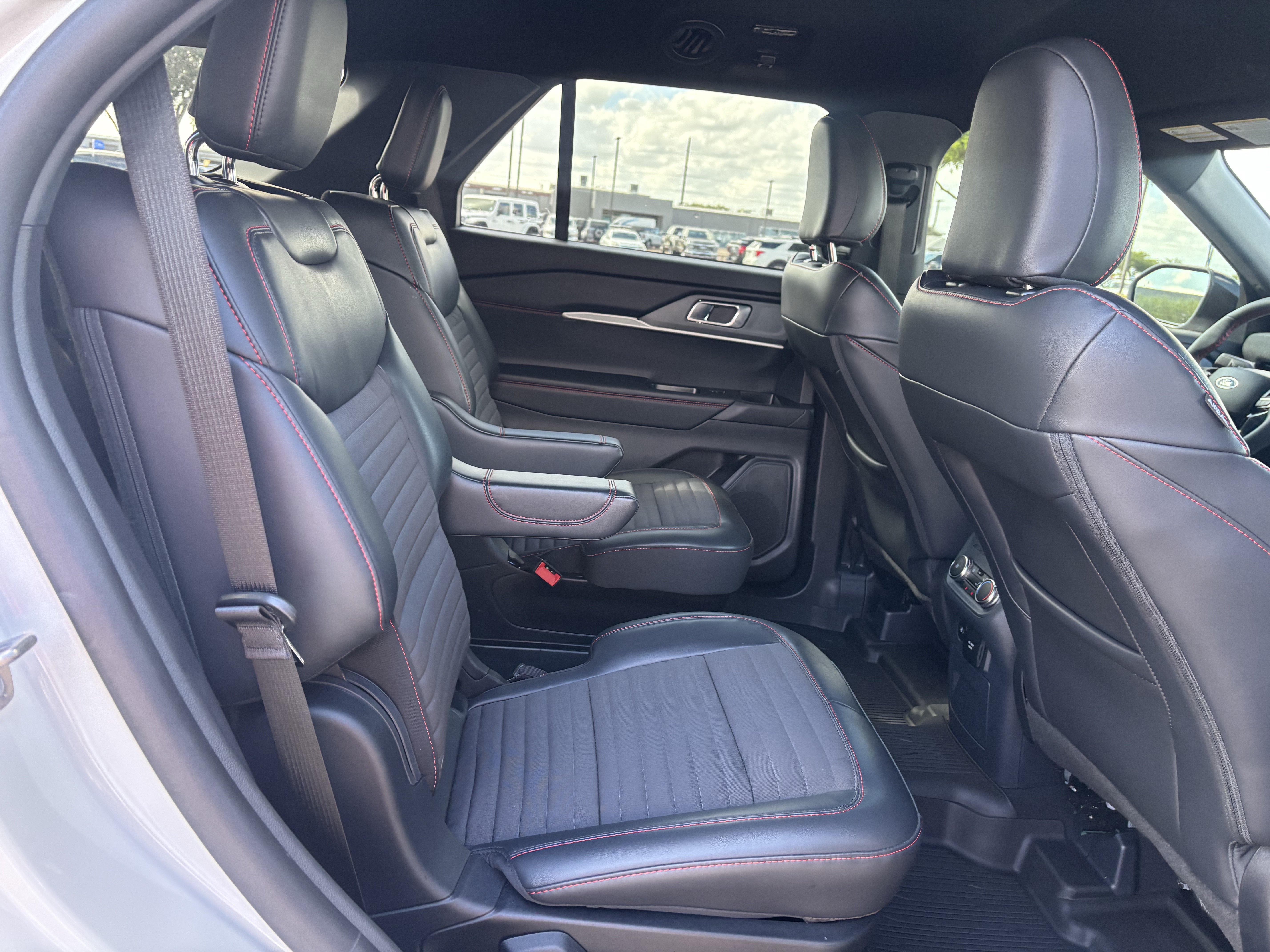 Certified 2026 Ford Explorer ST-Line w/ ST-Line Street Pack RWD image 22
