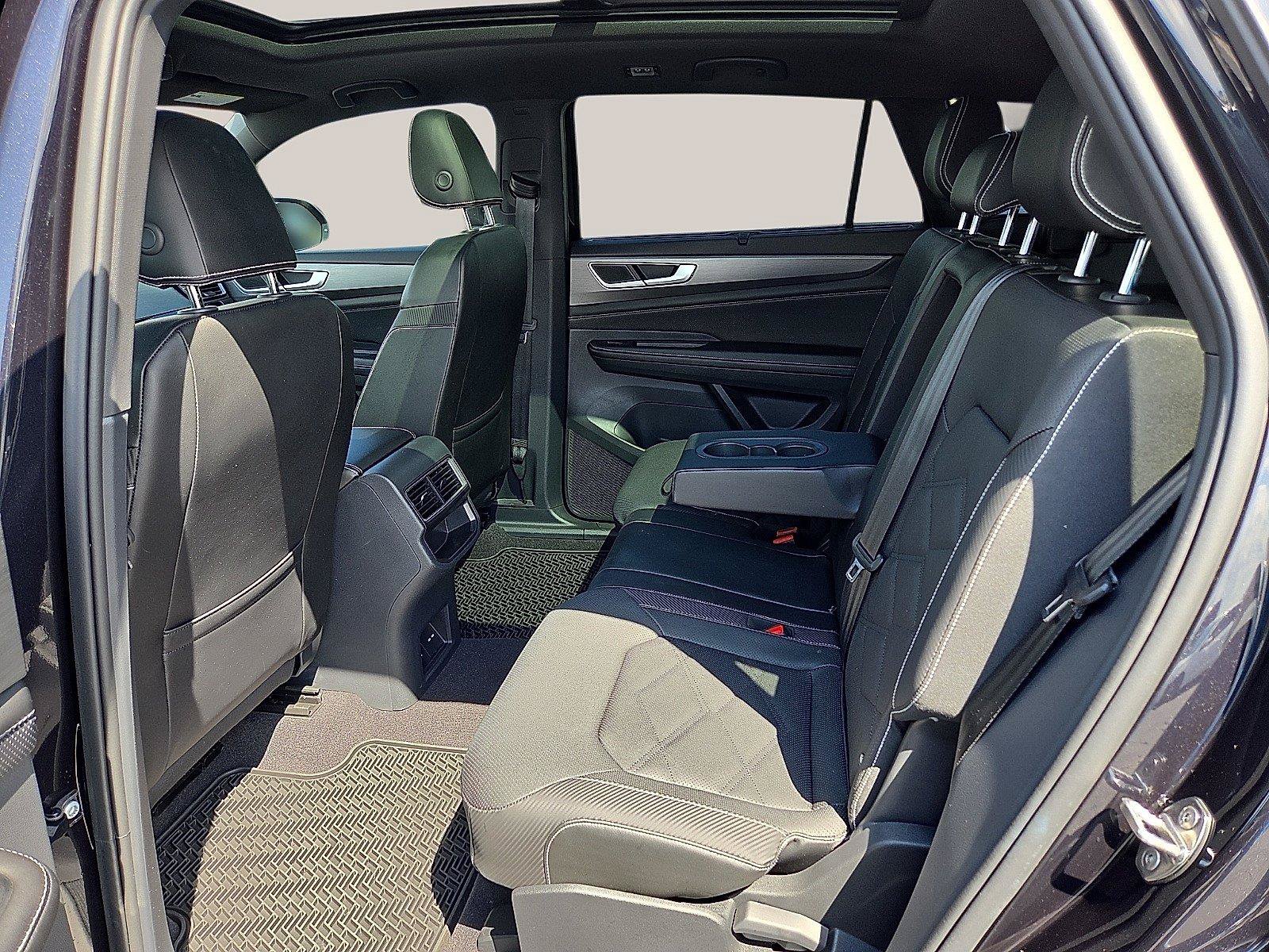 Used 2024 Volkswagen Atlas Cross Sport SE w/ Panoramic Sunroof Package AWD/4WD image 12