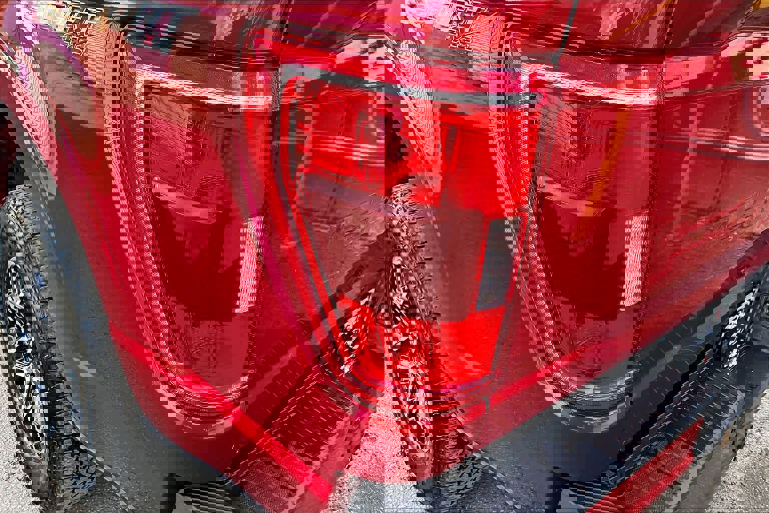 Certified 2022 Ford F150 XLT w/ Equipment Group 302A High image 28