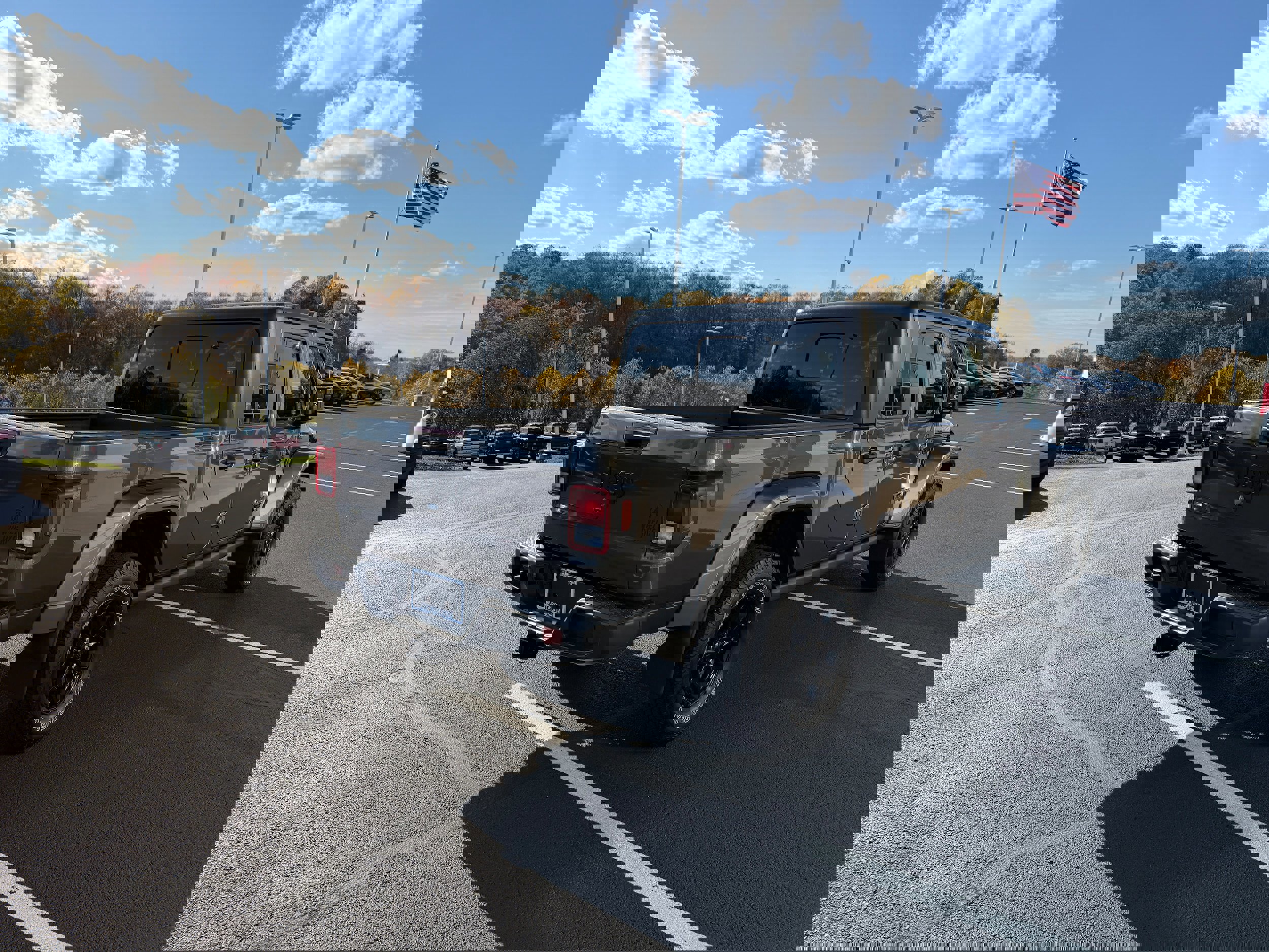 Used 2021 Jeep Gladiator Willys image 4