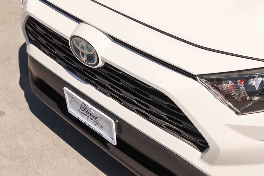 Used 2020 Toyota RAV4 LE w/ All Weather Liner Package AWD/4WD image 8