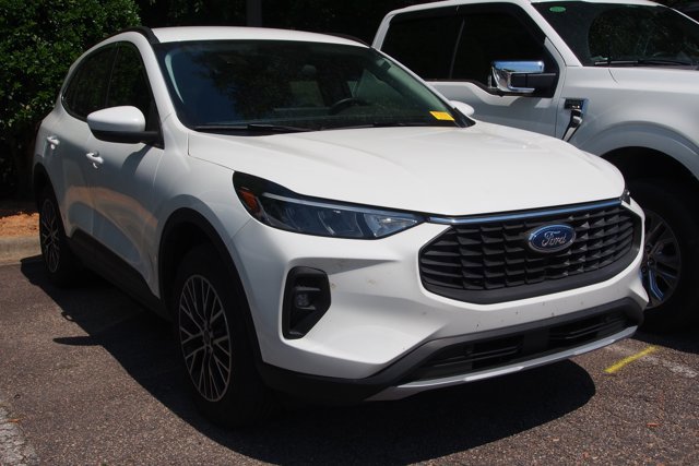 Certified 2025 Ford Escape SE FWD image 2