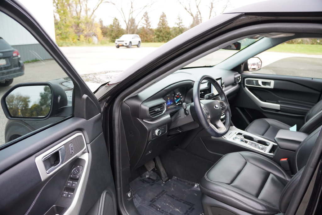 Certified 2022 Ford Explorer XLT w/ Equipment Group 202A AWD/4WD image 15