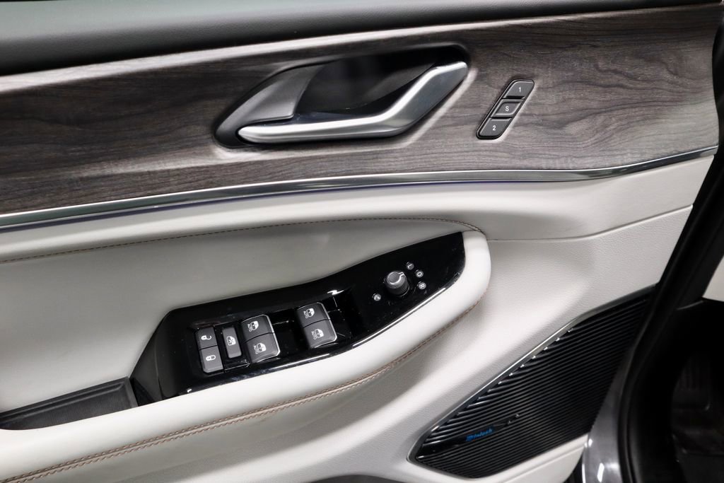 Used 2023 Jeep Grand Cherokee L Overland image 25