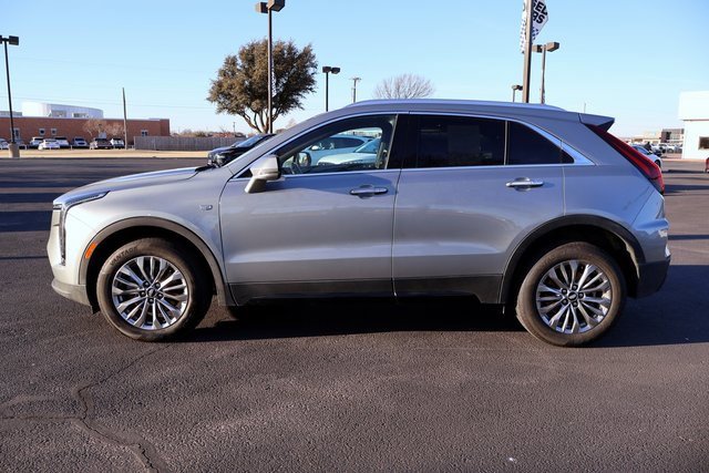 Used 2024 Cadillac XT4 Premium Luxury image 2