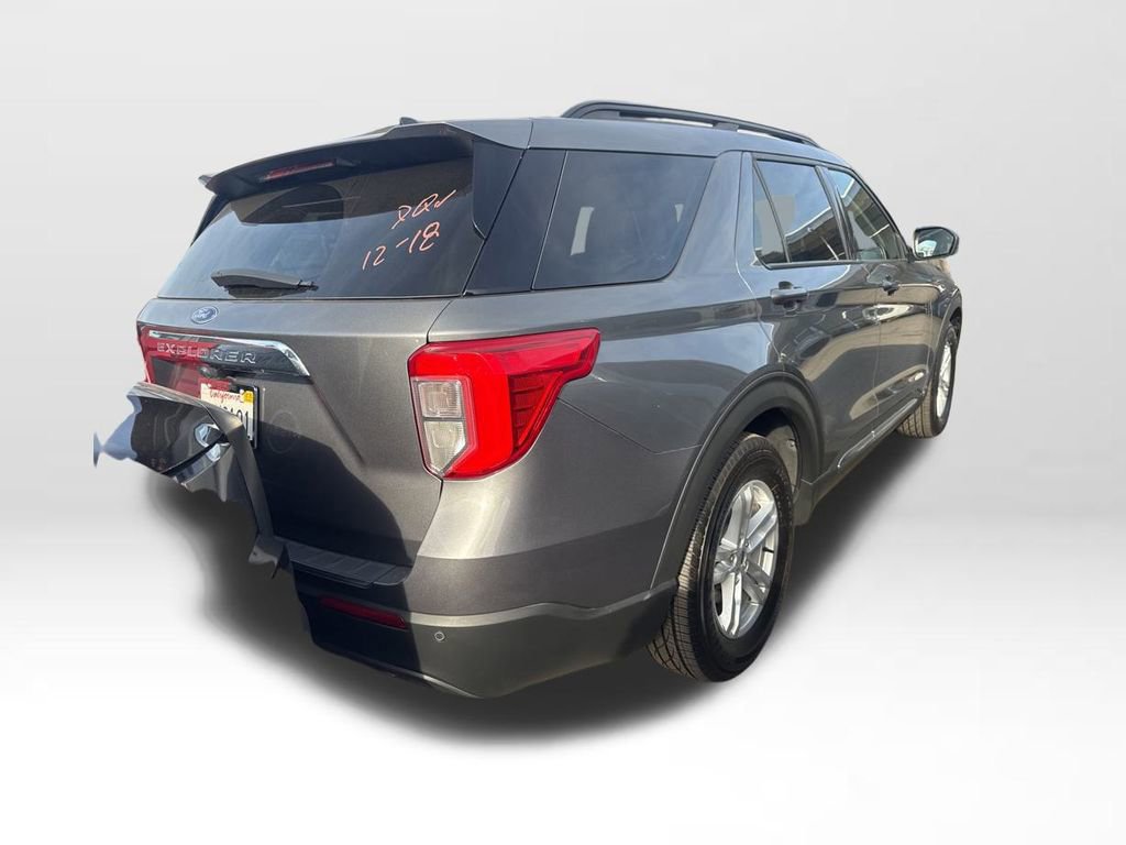 Certified 2022 Ford Explorer XLT w/ Equipment Group 202A image 3
