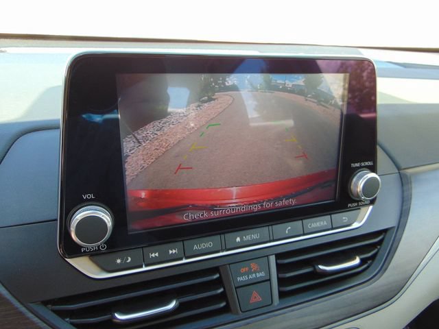 Used 2025 Nissan Altima 2.5 SV FWD image 13