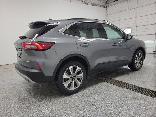 Certified 2025 Ford Escape Platinum AWD/4WD image 3