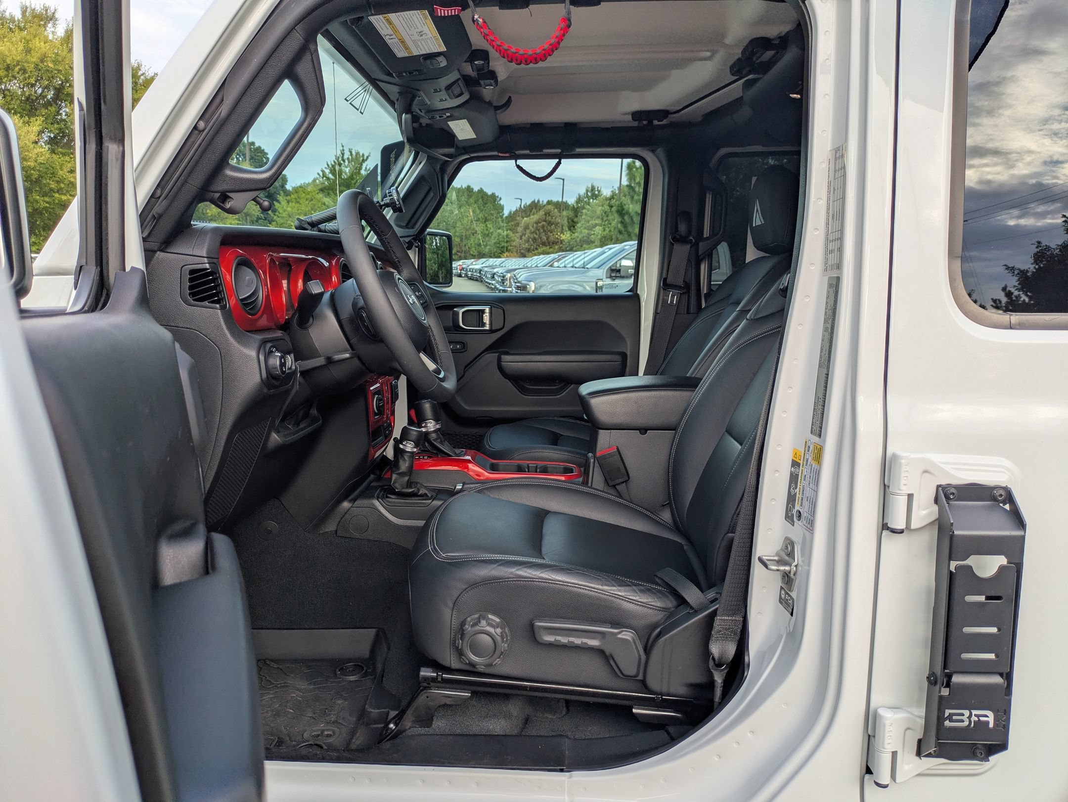 Used 2023 Jeep Gladiator Sport AWD/4WD image 12